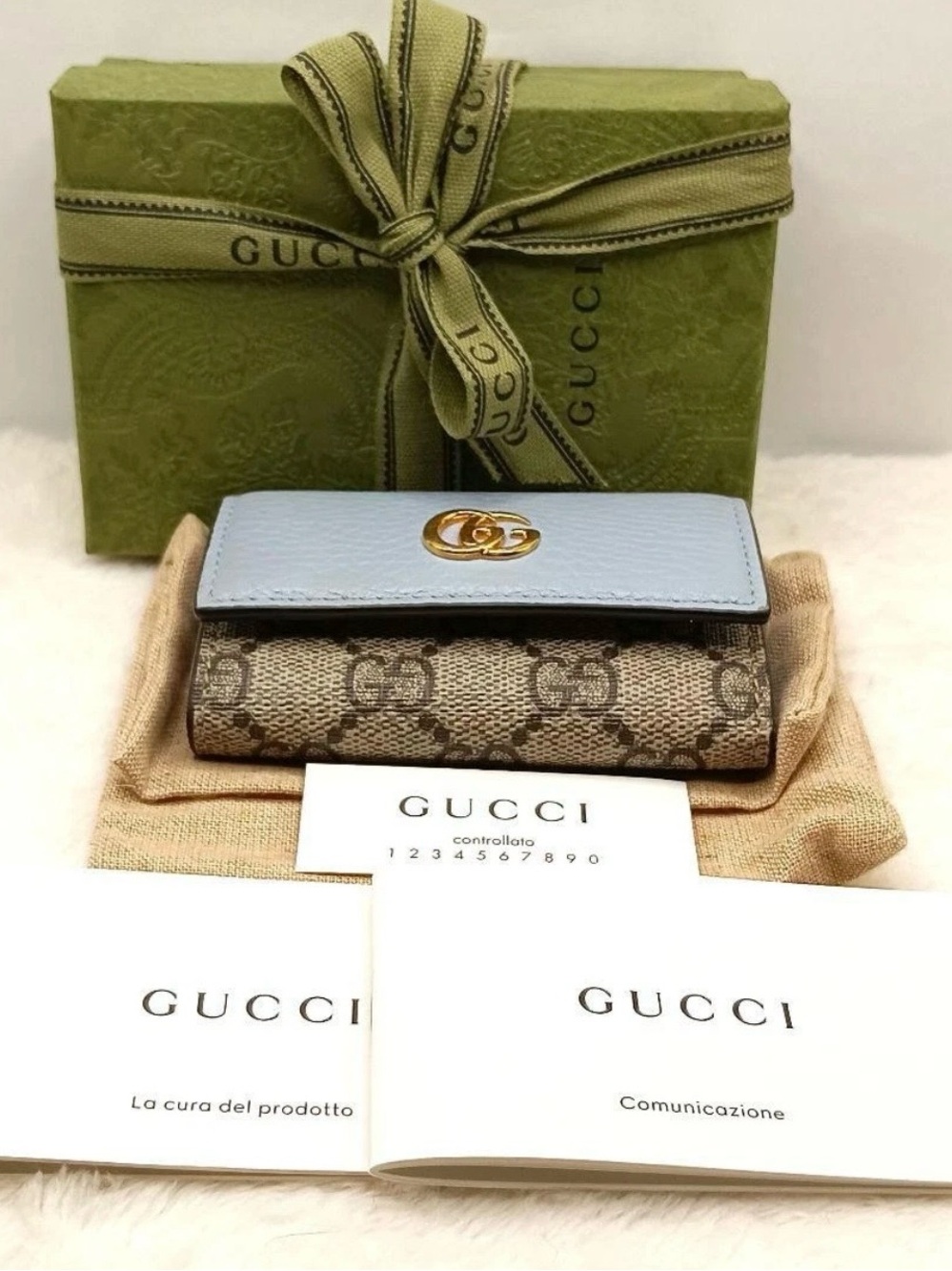Gucci GG Marmont Leather 6-Key
Case Blue